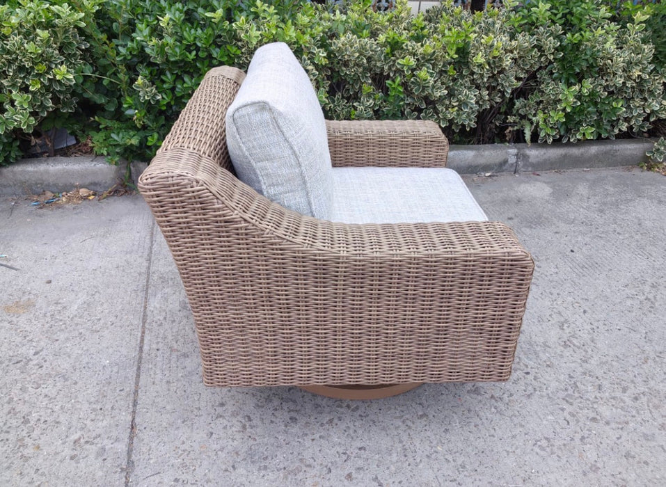Logan Beach Outdoor Swivel Lounge with Cushion