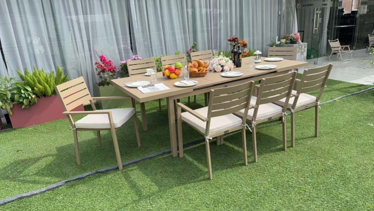 Eva 8-Seat Extendable Aluminum Dining Table Outdoor Patio Set